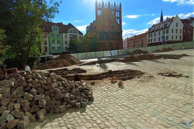 Sensacyjne odkrycie na szczecińskim Podzamczu. Skarb krył się kilkadziesiąt centrymetrów pod brukiem