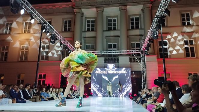 RADOM FASHION SHOW