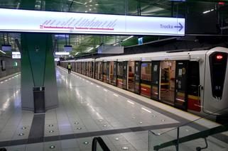 Poważna awaria metra w Warszawie. Pociągi nie kursowały kilka godzin, część stacji była zamknięta