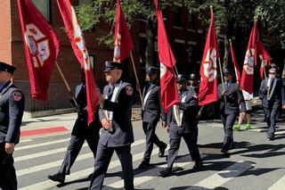 Strażacy z Brooklynu oddali hołd ofiarom 9/11 niezwykłą procesją