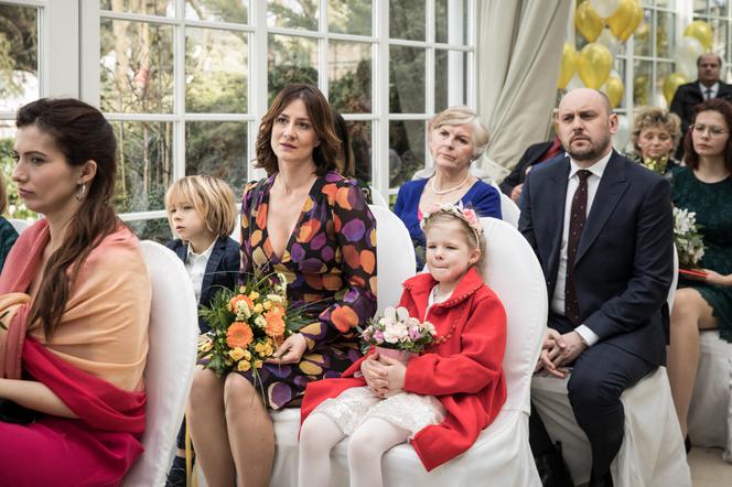 Diagnoza 4 odcinek 13. Jan Artman (Adam Woronowicz), Anna Leśniewska (Maja Ostaszewska), Marcel (Iwo Rajski), Zosia (Helenka Zawistowska)