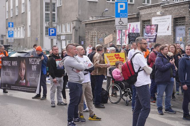 Protest rodziców i dziadków w Warszawie (7.03.2025)