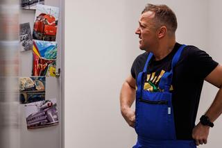 Czesław Mozil pracownikiem Kolei Dolnośląskich? Artysta śpiewa o pociągach z Dolnego Śląska