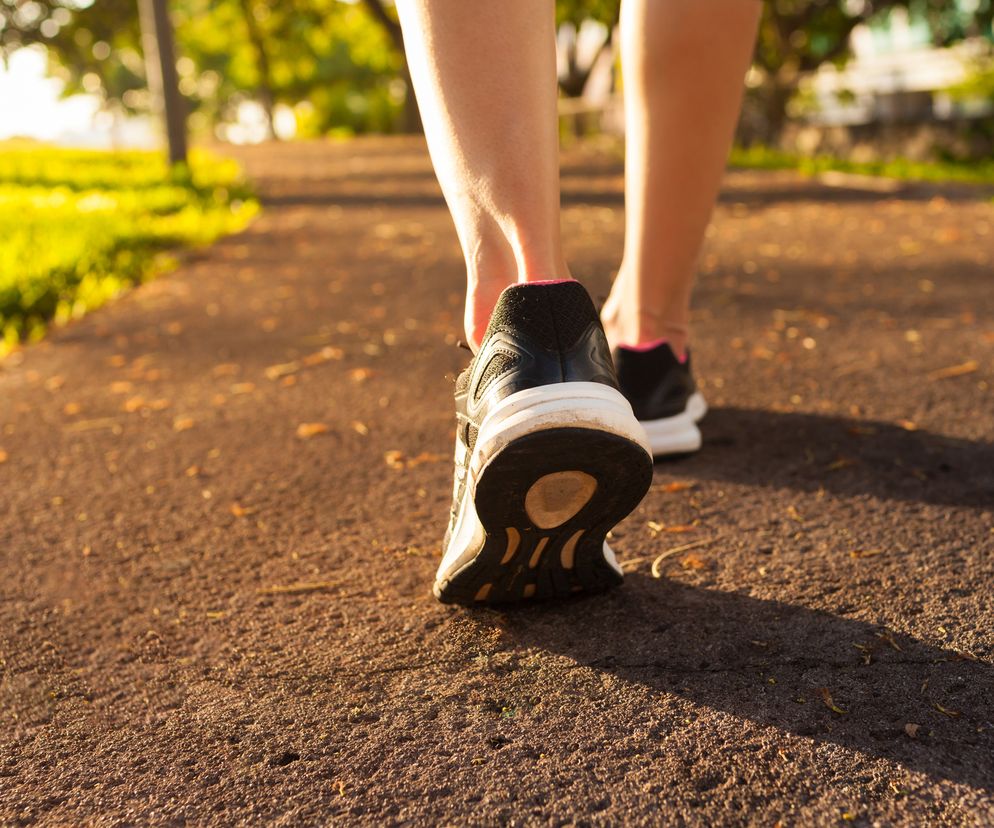 Jak spacerować, żeby schudnąć? Przestrzegaj kilku prostych zasad