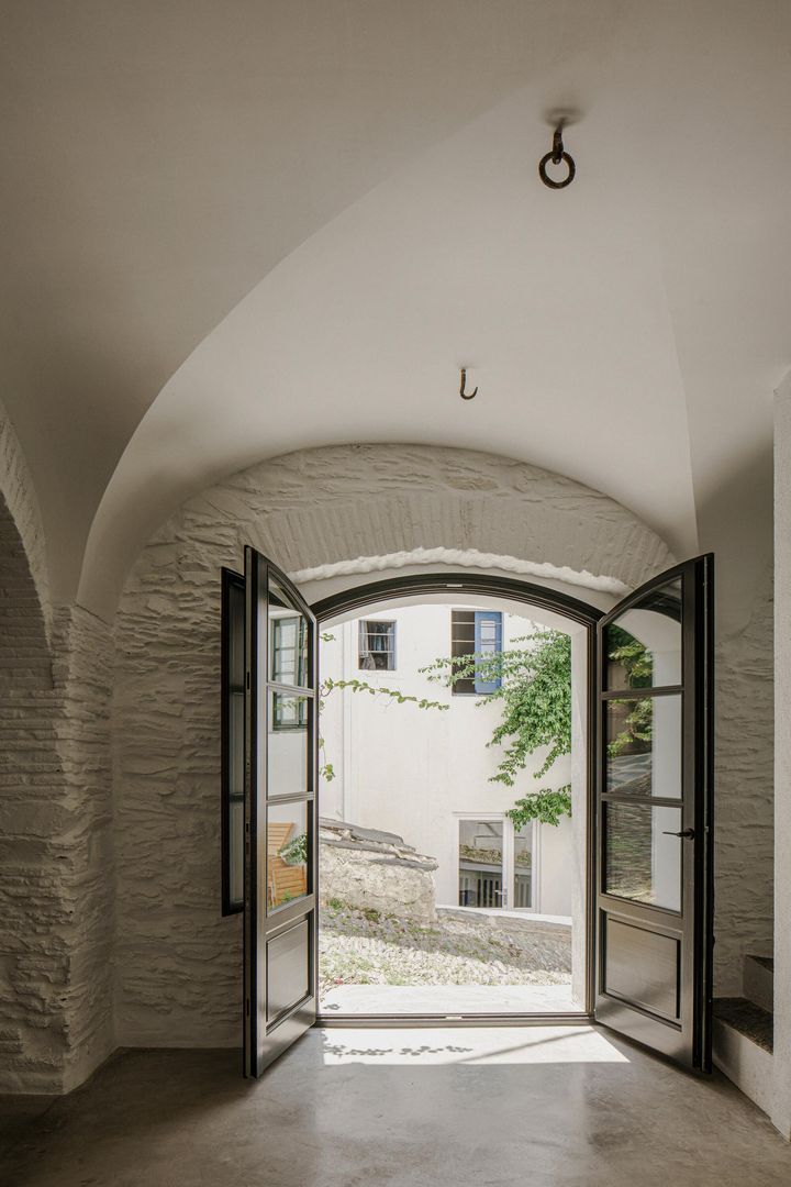 Dom Rybaka w Cadaqués, Hiszpania. Autorzy projektu: Bea Portabella i Jordi Pagès