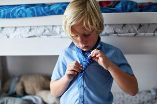 Wiązanie krawata - naucz synka, jak wiąże się krawat!