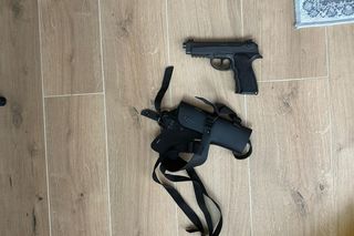 „Wnuczkowie” z narkotykami i bronią za kratami! Policja zatrzymała groźnych oszustów