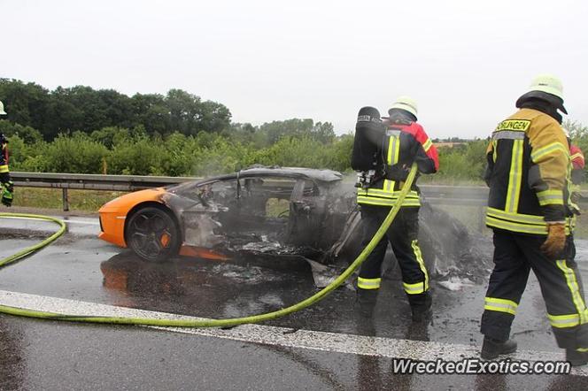 Lamborghini Aventador warte milion spłonęło na autostradzie