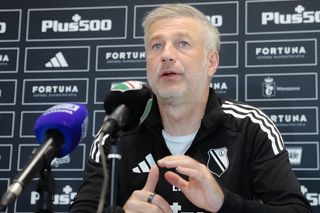 Trzęsienie ziemi przy Łazienkowskiej! Edward Iordanescu podał się do dymisji!