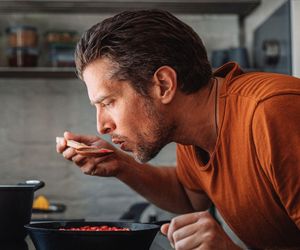 Mało kalorii, mnóstwo zdrowia. Oto 3 znakomite dania jednogarnkowe