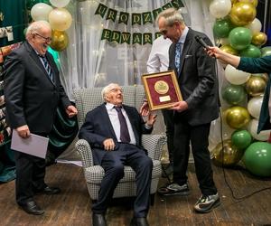 Walczył w II wojnie światowej i uciekał przez wiele lat. Życie pana Edwarda to gotowy scenariusz na film! [ZDJĘCIA]