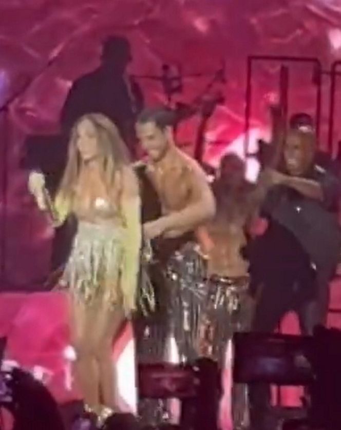 Jennifer Lopez nie nosi bielizny?! Tym razem na szczęście miała…