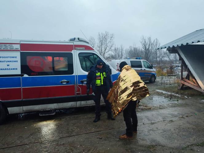 Ciężarna mieszkała w betonowej wiacie. Przed zimnem chroniły ją tylko stare kołdry