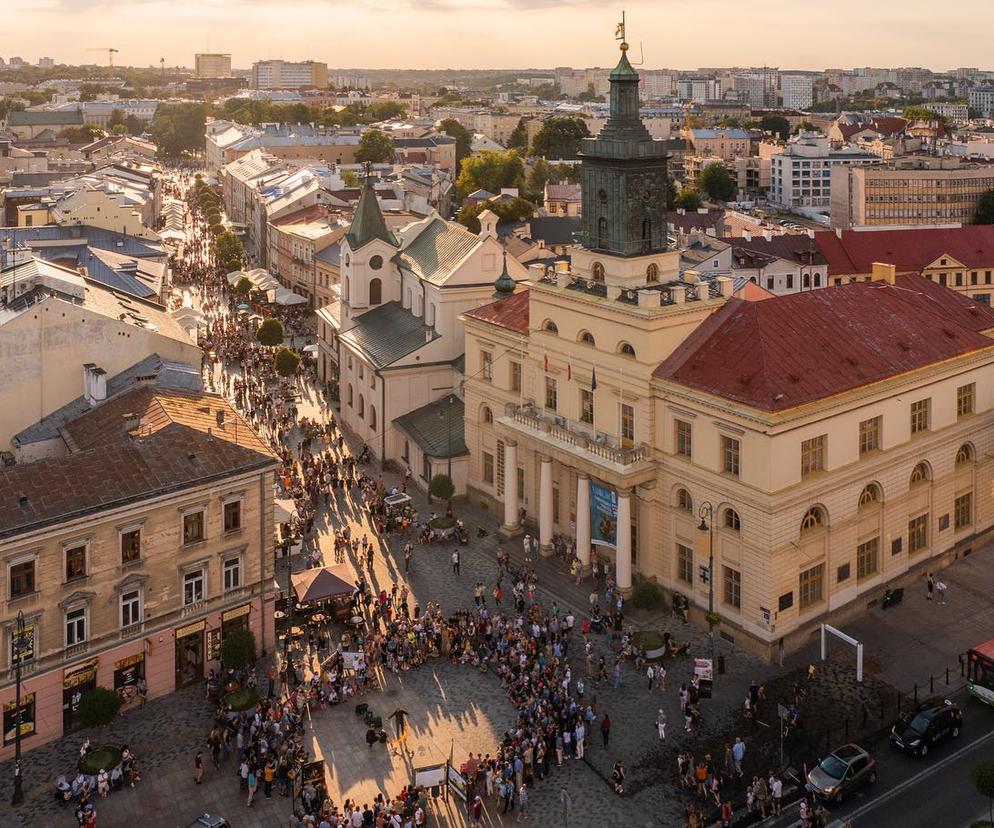 Turystyka odżywa po pandemii. Coraz więcej osób odwiedza Lublin 