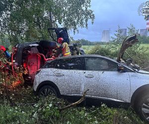 Łaziska Górne. Dachowanie na drodze krajowej. Niebezpieczny manewr kierowcy przyczyną karambolu
