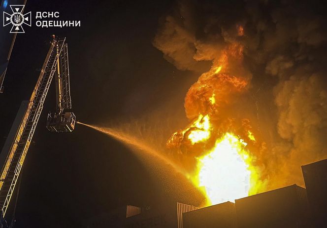 Kijów odcięty od prądu, wybuchy i pożary. Wielki atak Putina