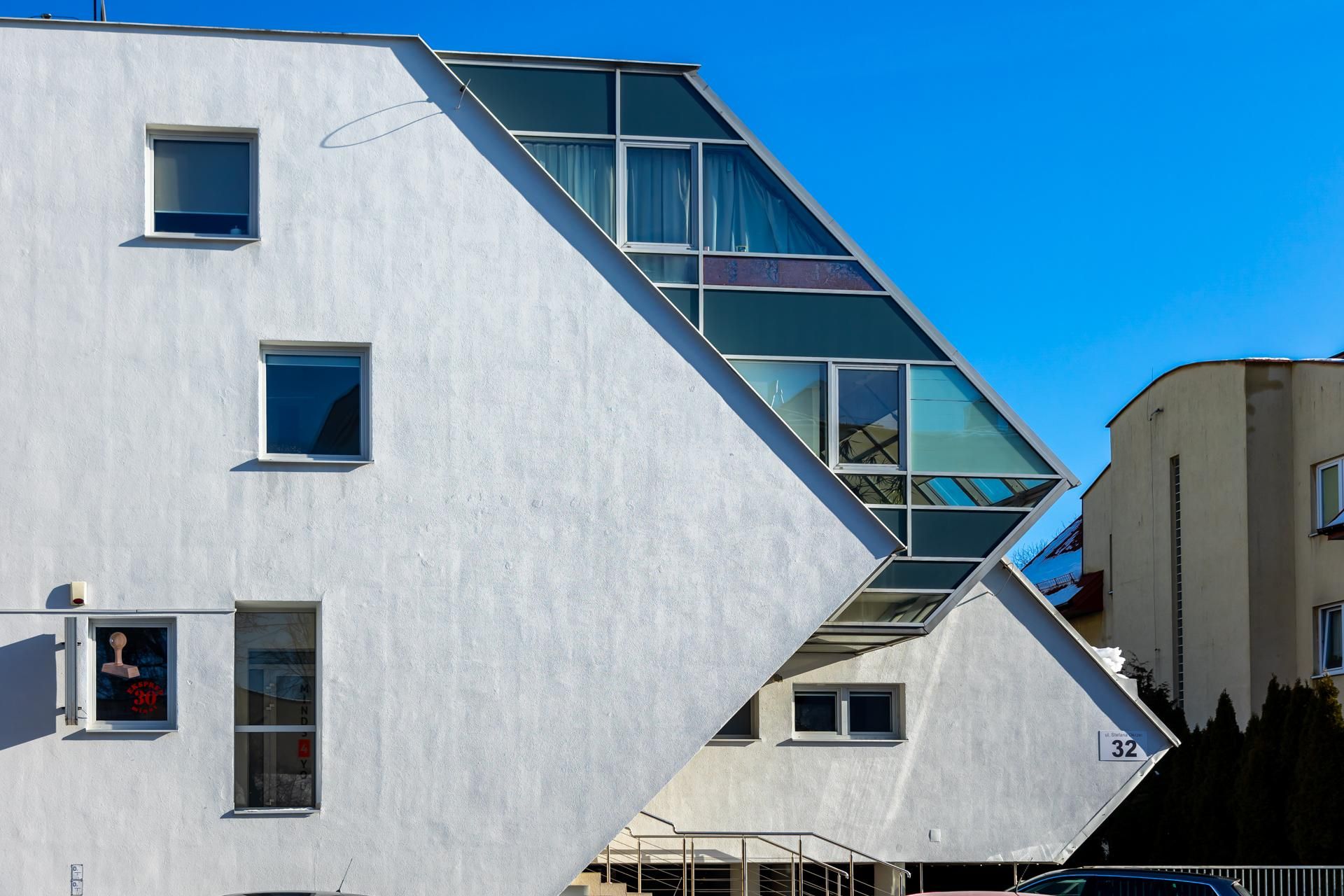 Przewrócony dom w Kielcach