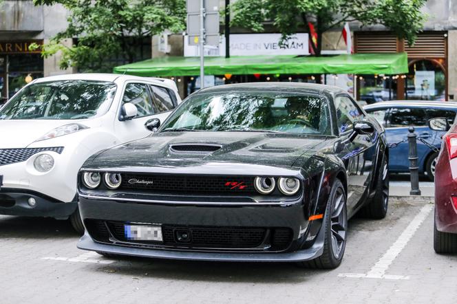 Marcin Prokop i Dodge Challenger R/T Scat Pack Widebody