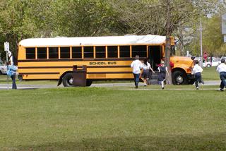 $350 kary za wyprzedzenie odbierającego dzieci school busa
