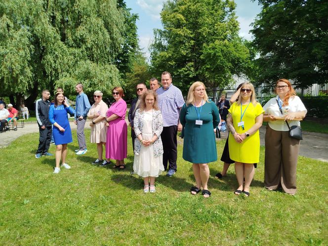 Przez lata ŚDS w Siedlcach działał w dwóch lokalizacjach, teraz już oficjalnie funkcjonuje w jednym miejscu, w budynkach dostosowanych do potrzeb osób z niepełnosprawnościami.