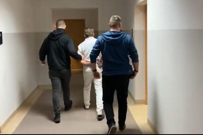 Nietrzeźwy kierowca proponował łapówkę 