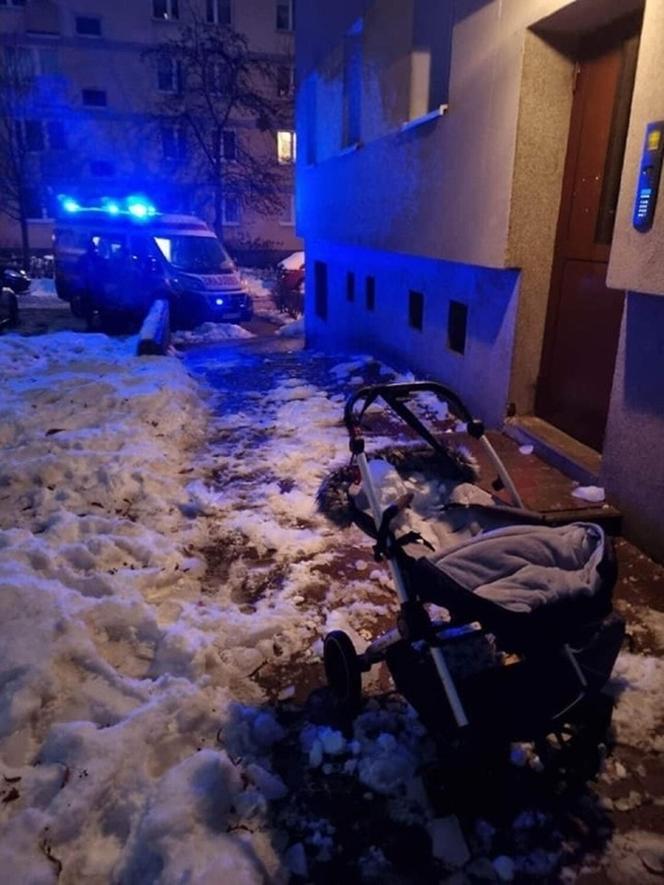 Wypadek w Częstochowie. Lód spadł na ojca i dziecko