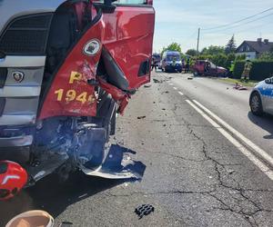 Zderzenie ciężarówki z osobówką w Świerklanach. Lądował śmigłowiec LPR