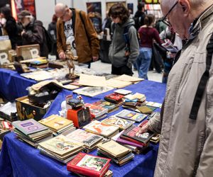 Targi Książki w Katowicach to okazja do zdobycia autografów pisarzy