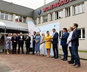 14 nowych ambulansów wyjechało na ulice miast w regionie. Każda warta jest ponad milion