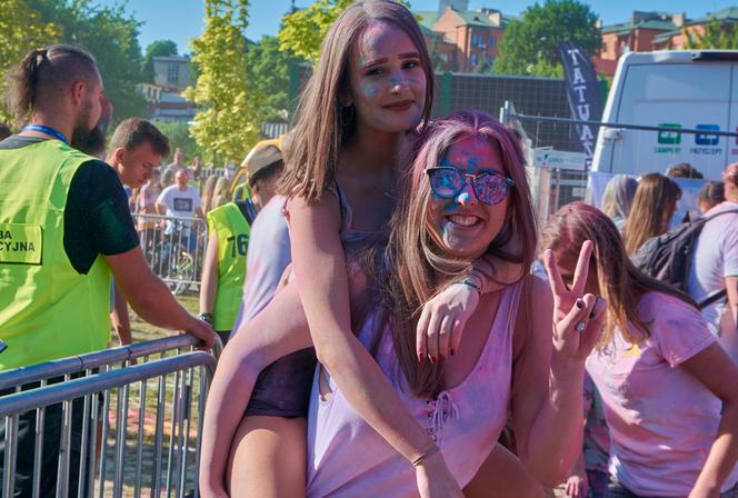 Lublin: Festiwal Kolorów 2018. Kolory Holi wystrzeliły w powietrze!