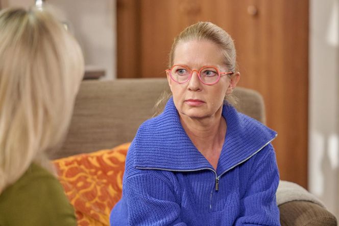 Na Wspólnej odc 4066. Renata (Marta Jankowska), Monika (Sylwia Gliwa)