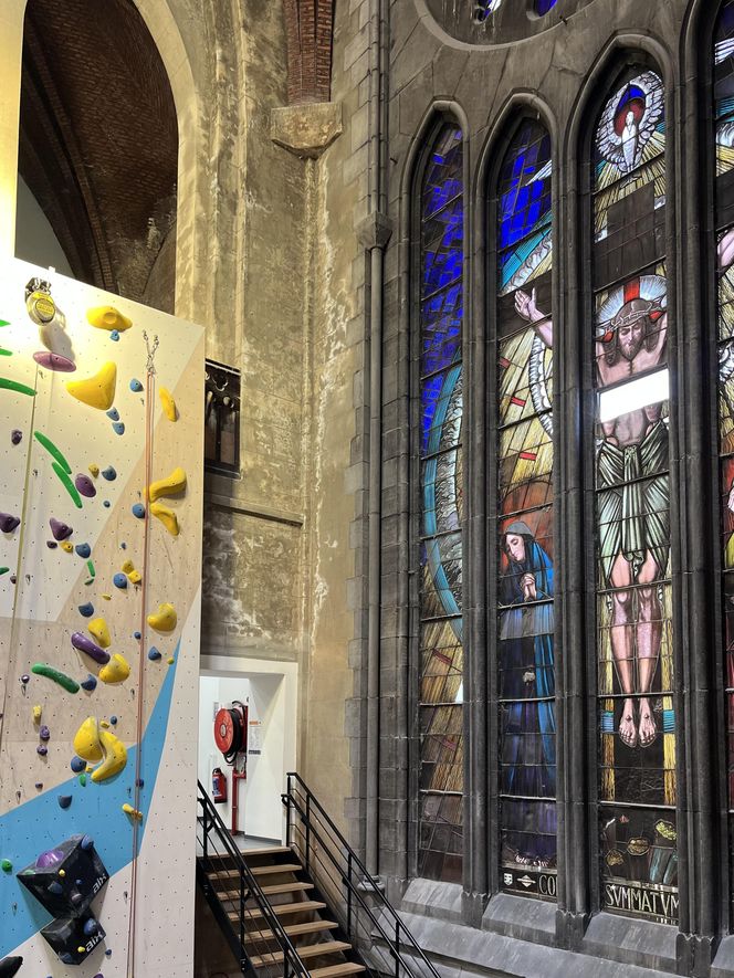 Ścianka wspinaczkowa w kościele św. Antoniego Padewskiego w Brukseli