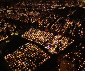 1 listopada na Cmentarzu Łostowickim w Gdańsku. Tak wygląda w dniu Wszystkich Świętych