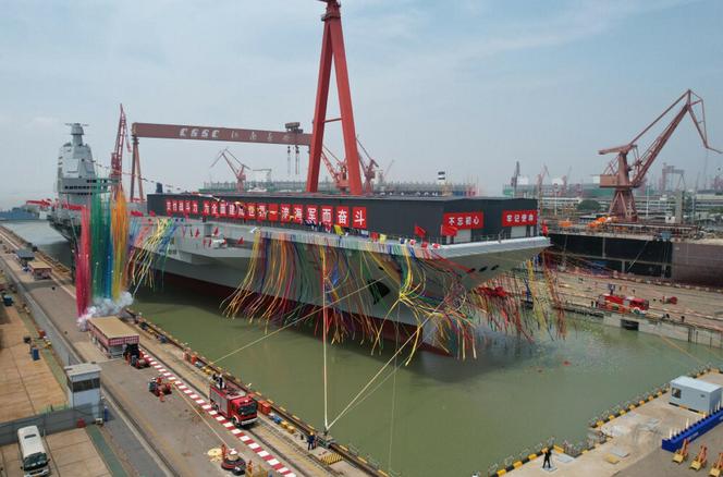 Chiński lotniskowiec „Fujian” jeszcze w budowie. Marynarka ogłosiła nabór na pilotów. Szuka wykształconych kandydatów