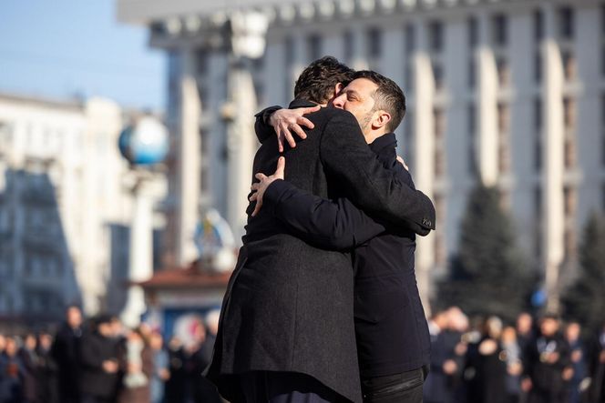 W poniedziałek do Kijowa przybyli przywódcy zagranicznych państw na uroczystości, związane z trzecią rocznicą inwazji Rosji na Ukrainę. W stolicy są już m.in. premier Kanady Justin Trudeau, prezydenci Litwy i Łotwy, Gitanas Nauseda i Edgars Rinkeviczs