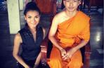 Był mnichem, została modelką bikini! Niezwykła przemiana Taja w Tajkę