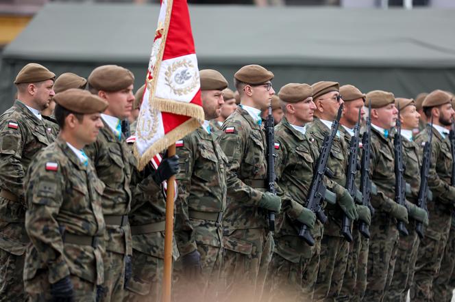 Przysięga wojskowa w Sosnowcu. Żołnierze przedefilowali przez miasto