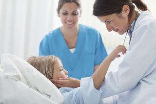 Objawy inwazyjnej choroby meningokokowej u dzieci i młodzieży