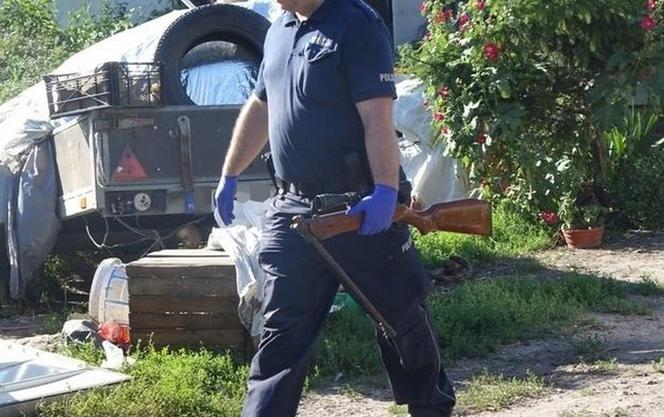 Martwe i wygłodzone zwierzęta pod Sannikami! Do tego broń z ostrą amunicją! Co tam się działo?!
