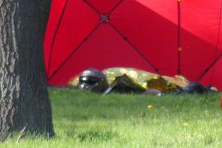 Tragiczny wypadek w Łazach. Motocyklista zderzył się z osobówką. Jedna osoba nie żyje