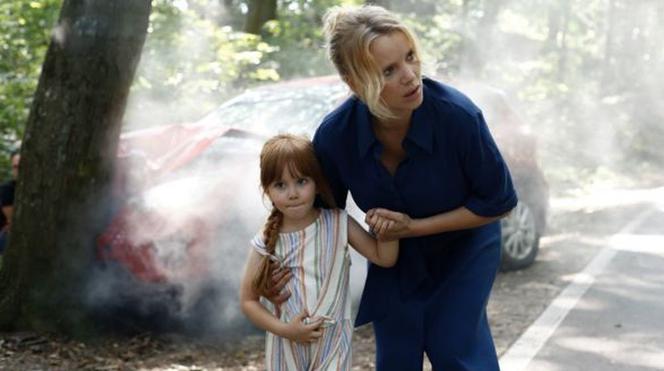 O mnie się nie martw 9 odc. 13. Iga (Joanna Kulig), dziewczynka (Aleksandra Kołacz)