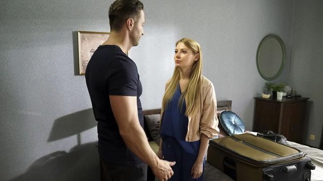 Barwy szczęścia odc. 2121. Dominika (Karolina Chapko), Sebastian (Kacper Krupski)