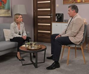 Pierwsza miłość: Wenerski rozwija znajomość z Elizą, matką Angeliki. Ich spotkanie przerywa mąż Elizy...