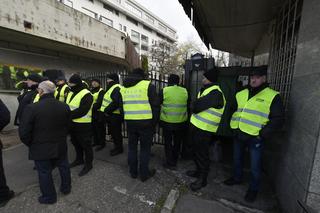 Warszawa przejmuje Szpiegowo. Miasto weszło na teren z komornikiem