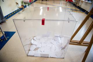 Sondaż: Polacy krytycznie o zmianach przed wyborami. Pomysł PiS upadnie?