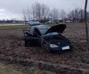 Makabryczne odkrycie w Oleśnie. Obok samochodu znajdowało się ciało 43-letniej kobiety [GALERIA]