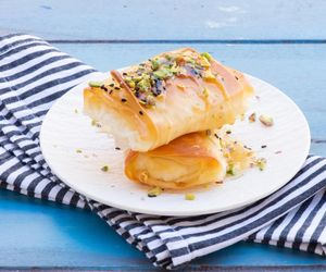 Fetę owijam tym ciastem i piekę. Idealna przekąska na każdy dzień