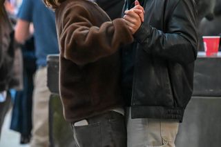 Maciej Musiał całował ukochaną na balkonie