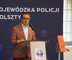 Nowi policjanci wypowiedzieli słowa przysięgi. Na Warmii i Mazurach rekrutacja wciąż trwa [ZDJĘCIA]