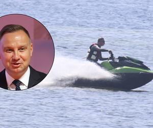 Andrzej Duda szaleje na skuterze! Został przyłapany w Juracie [ZDJĘCIA PAPARAZZI]